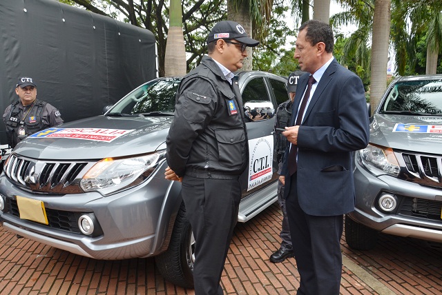 ALCALDE ENTREGA APOYOS A ENTES DE CONTROL 2