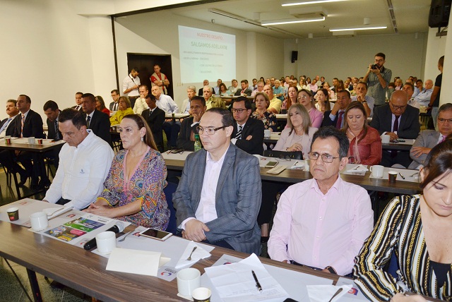 ALCALDE Y GABINETE EN FORO DE GERENTES 5